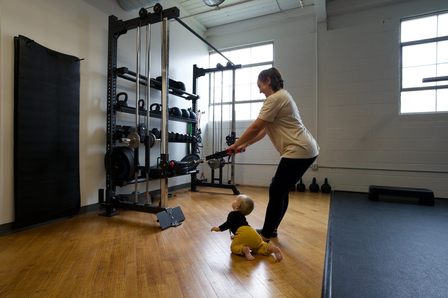 limitless-physical-therapy-mom-exercising-with-baby-gym-landmine-row